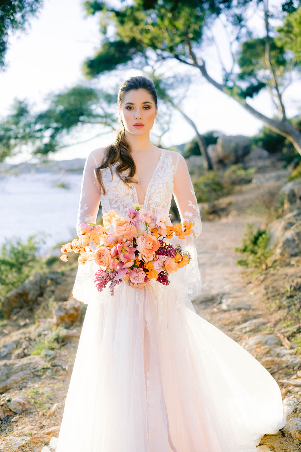 beautifuf bride at the beah landou french riviera